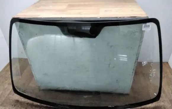 Toyota Avensis T220 Front windscreen/windshield window 