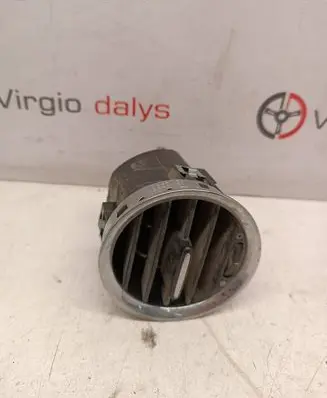 Fiat 500 Dash center air vent grill 226614