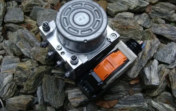 Peugeot 208 ABS Pump 9835128880
