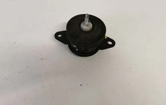 Nissan Leaf II (ZE1) Engine mount bracket
