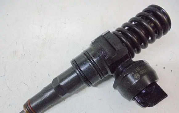 Volkswagen PASSAT B5.5 Fuel injector 038130073AL