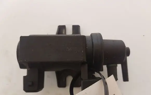 BMW 5 E39 Turbo solenoid valve 70057900 7796634