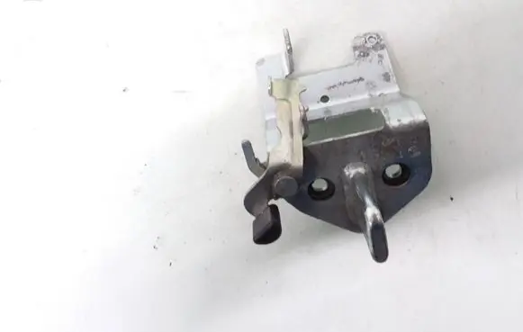 Skoda Octavia Mk2 (1Z) Loading door lock loop/hook striker 1Z9827511C