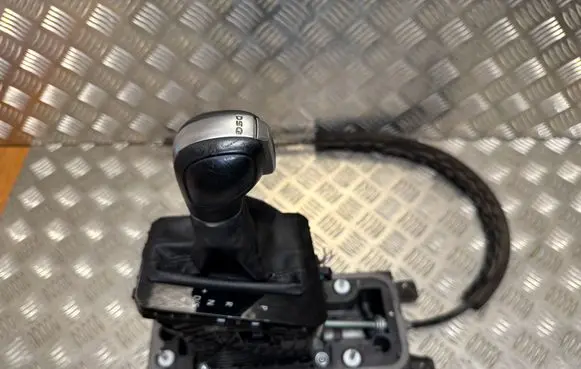Volkswagen PASSAT B8 Gear shifter/selector 3Q2713023F