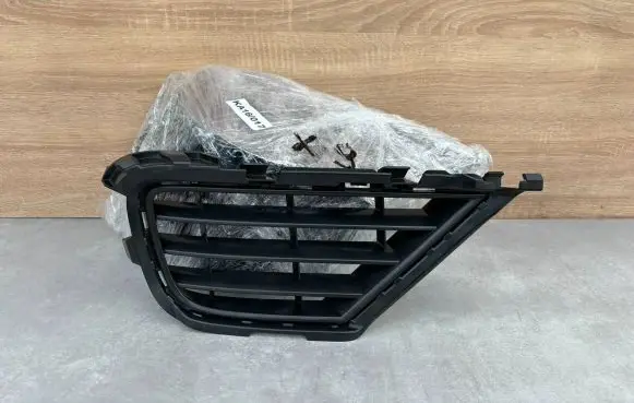 Volkswagen Touareg II Front bumper lower grill 7P6853666B