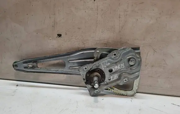 Toyota Yaris Rear door manual window regulator 