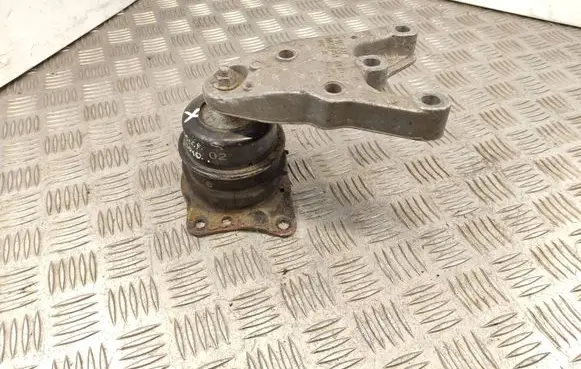 Skoda Fabia Mk2 (5J) Engine mount bracket 6Q0199185S