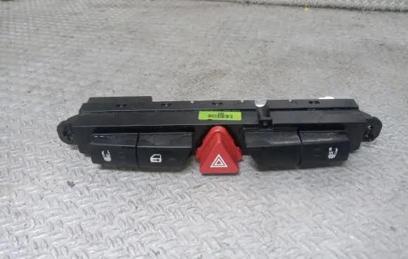 KIA Ceed Hazard light switch 937001H000