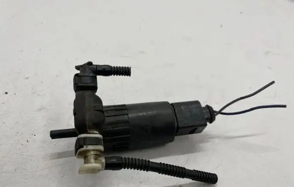Opel Astra J Windscreen/windshield washer pump 84139203