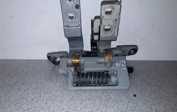 BMW 5 E60 E61 Loading door upper hinge 7061384