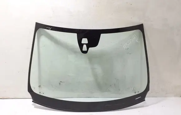 Volvo V40 Front windscreen/windshield window 32244810