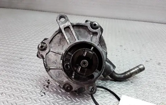 Mercedes-Benz C W202 Vacuum pump A61123065