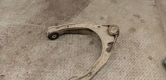 Audi Q7 4L Front upper control arm/wishbone 