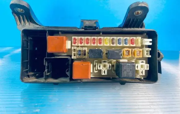 Toyota Previa (XR30, XR40) II Fuse box set 9098702012 1567000870