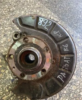Volkswagen PASSAT B6 Front wheel hub
