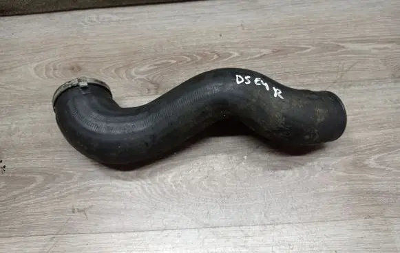 Volvo V70 Intercooler hose/pipe