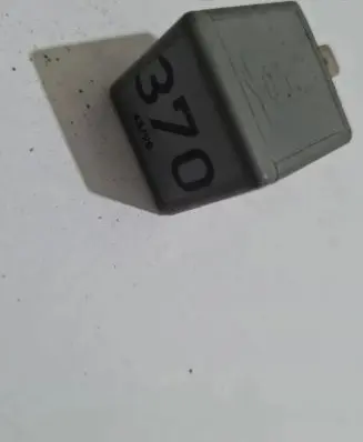 Volkswagen PASSAT B5 Other relay 8D0951253 V23134J52X300