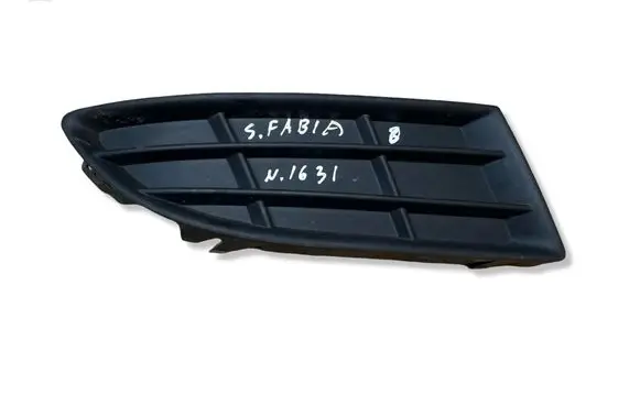 Skoda Fabia Mk2 (5J) Front fog light trim/grill 5J0807368A