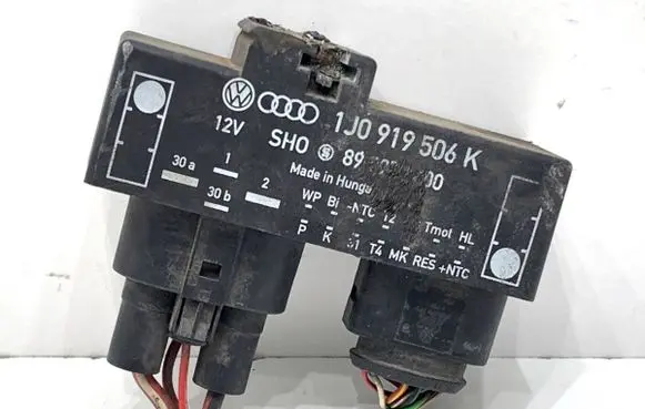 Audi A3 S3 8L Fan control module 1J0919506K