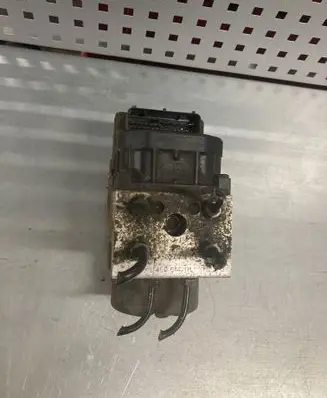 Volkswagen PASSAT B5 ABS Pump 8E0614111HL