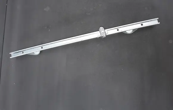 Opel Zafira B Front door windshield rail 13132428