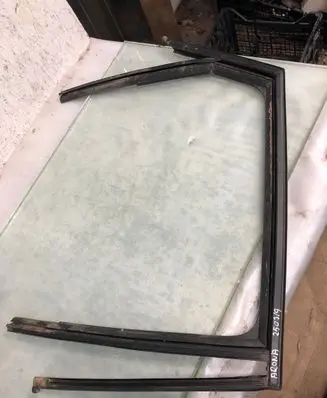 Seat Arona Rubber seal rear door window/glass 