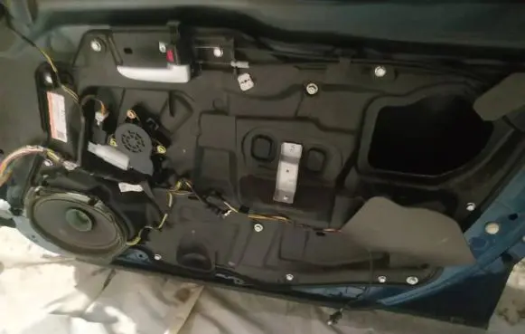 Mazda 6 Sliding door window regulator with motor