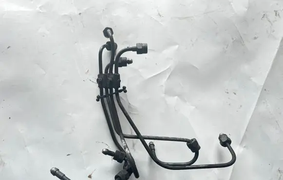 Hyundai Galloper Fuel injector supply line/pipe 