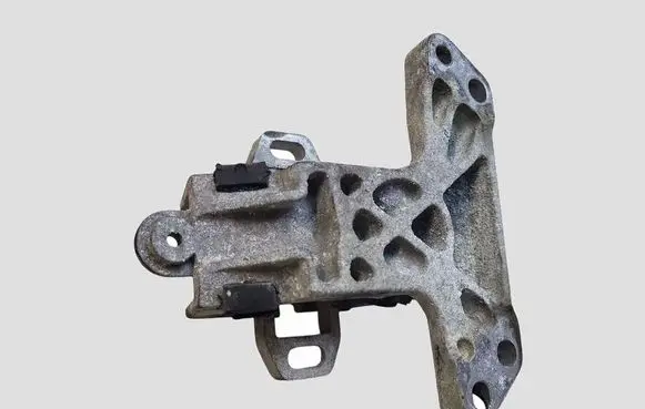 Peugeot 508 Engine mount bracket