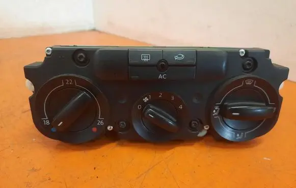 Volkswagen Golf V Climate control/heater control trim 