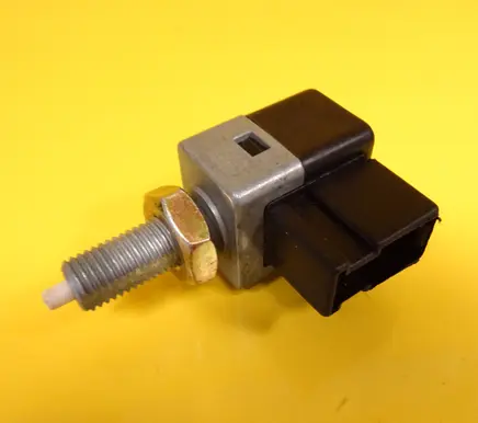 Hyundai Lantra I Brake pedal sensor switch 9381038000