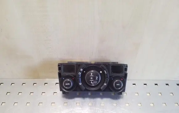 Peugeot 3008 I Climate control unit 96738322XT A2C37822600