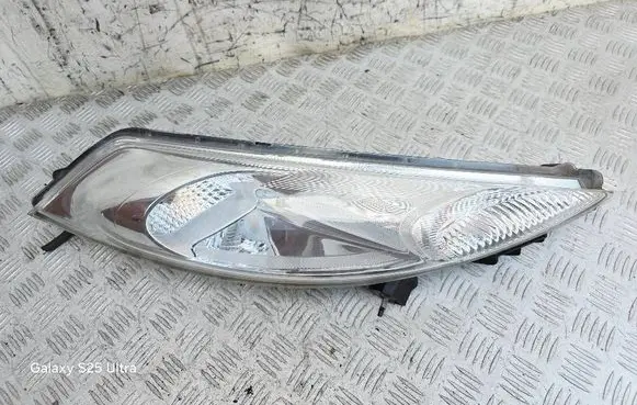 Nissan Juke I F15 Front indicator light F001
