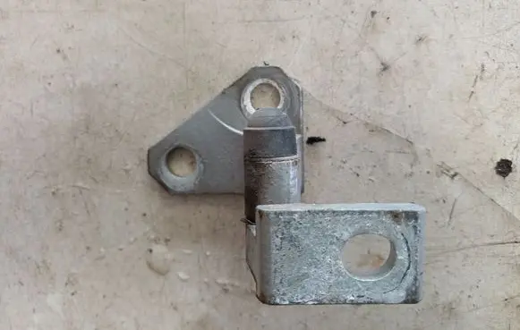 Volkswagen PASSAT B6 Front door upper hinge 