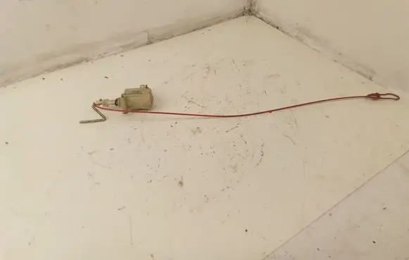 Fuel tank cap lock motor