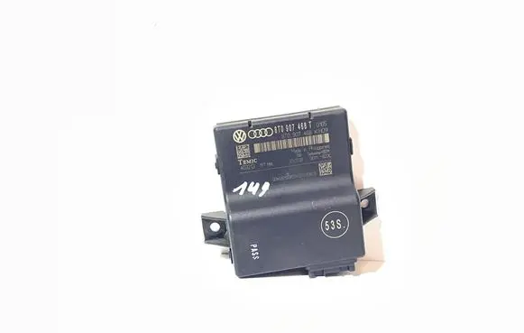 Audi A5 8T 8F Gateway control module 8T0907468