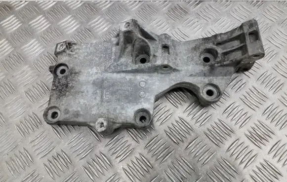 Volkswagen PASSAT B6 Generator/alternator bracket 03G903143A