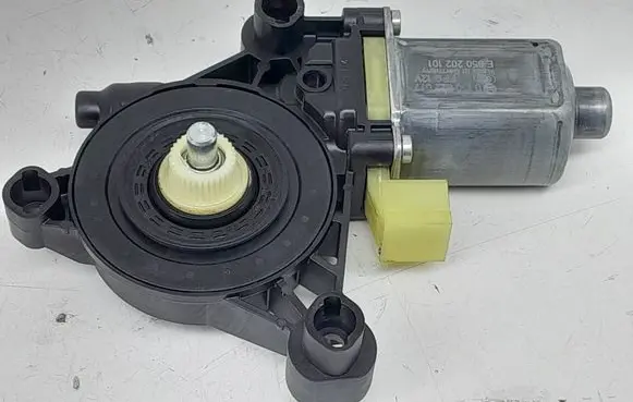 Cupra Formentor Front door window regulator motor 5Q0959801C 14122020