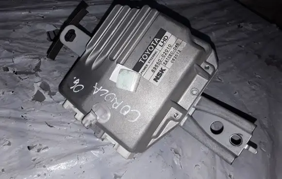 Toyota Corolla E120 E130 Power steering control unit/module 8965002010