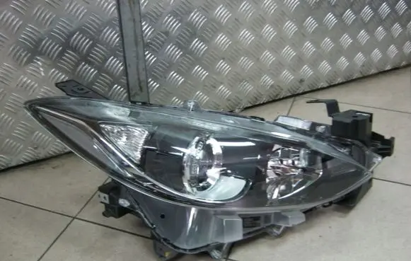 Mazda 3 II Headlight/headlamp
