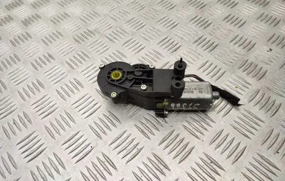 Mercedes-Benz E W212 Seat adjustment motor 0390203323