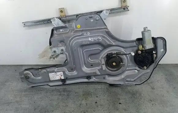 Hyundai Trajet Front door window regulator with motor 824703A000