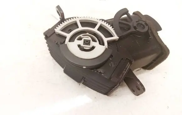 Toyota Corolla Verso AR10 Dash center air vent grill 5565064010