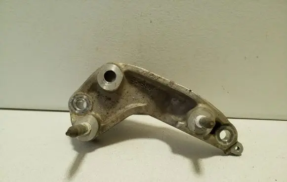 Honda CR-V Gearbox mounting bracket