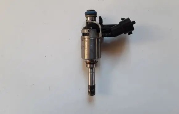 Hyundai Tucson TL Fuel injector B1129209