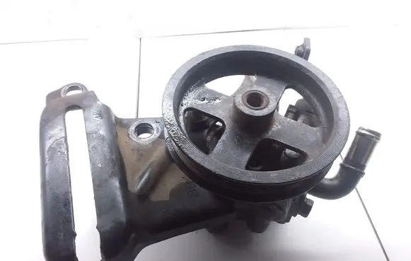 Toyota Corolla Verso E121 Power steering pump X2G20275