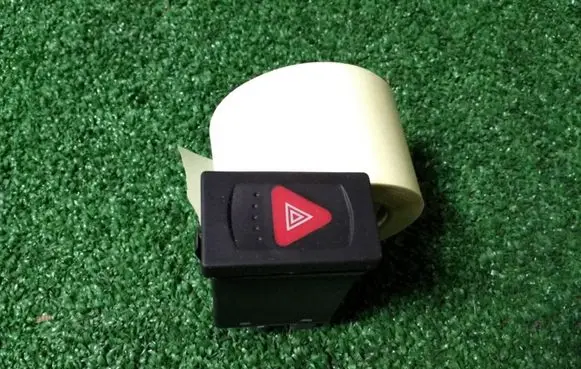 Volkswagen PASSAT B5 Hazard light switch 3B0953235D