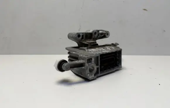 Engine mount bracket