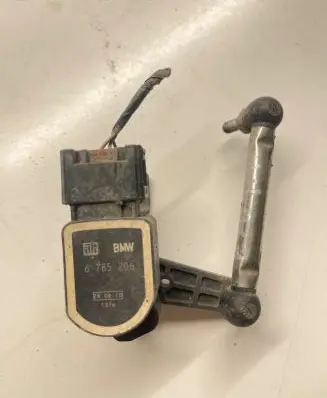 Headlight/headlamp level sensor