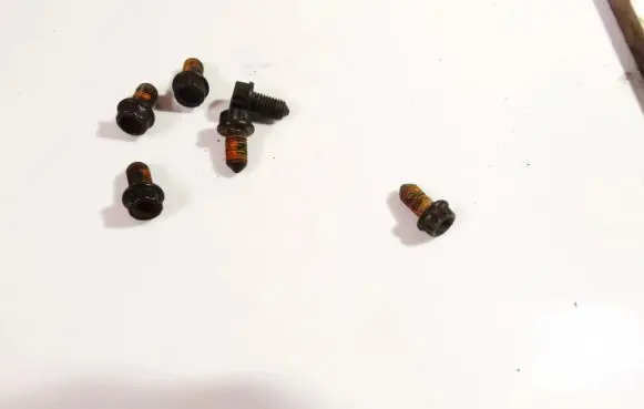 Volkswagen Polo II 86C 2F Nuts/bolts 